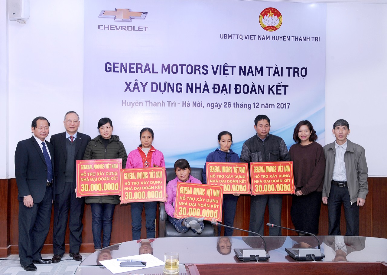 GM Việt Nam trao tặng học bổng cho học sinh có hoàn cảnh khó khăn